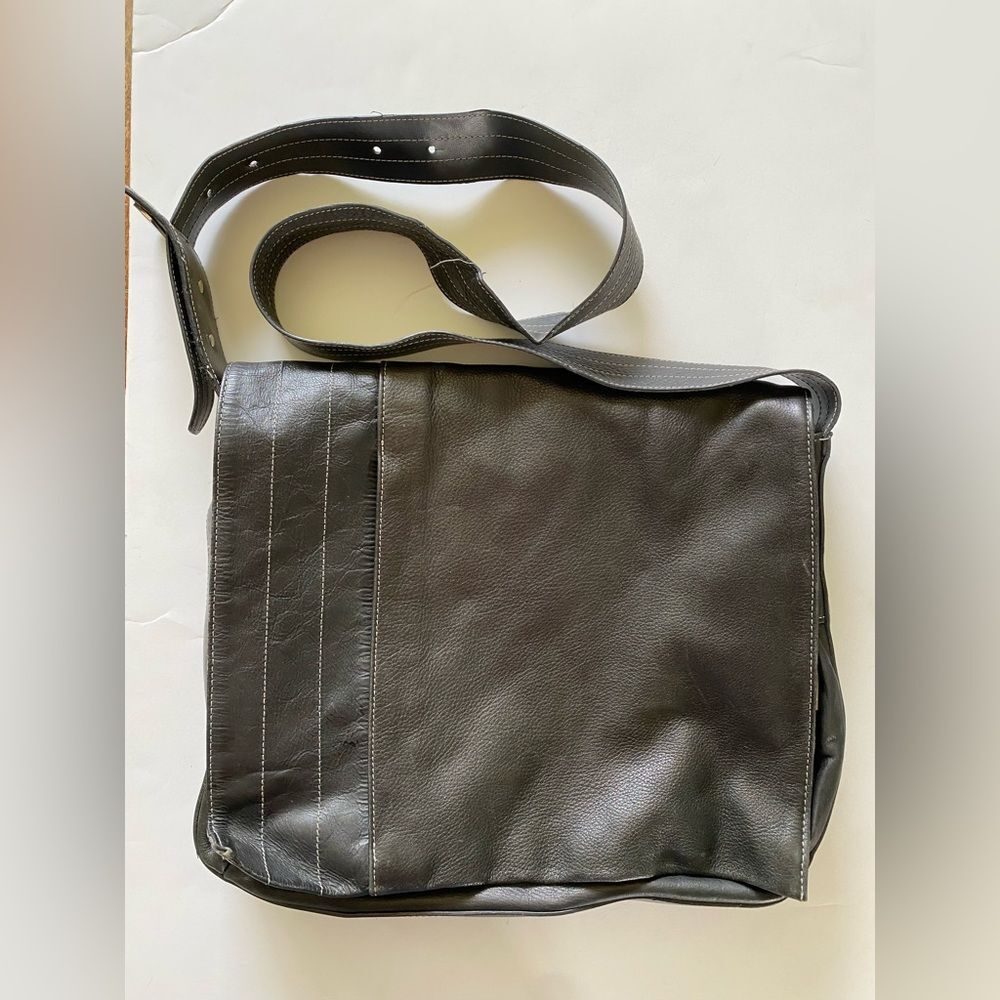 Kenneth Cole Black Leather Messenger Bag